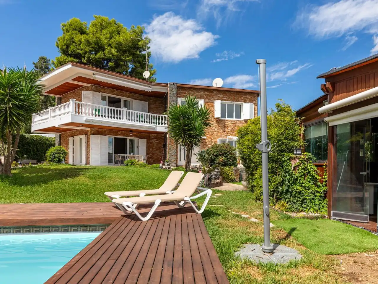 Casa o chalet de alquiler en Alella Vista exterior de Casa o chalet de alquiler en Alella con Aire acondicionado, Terraza y Piscina