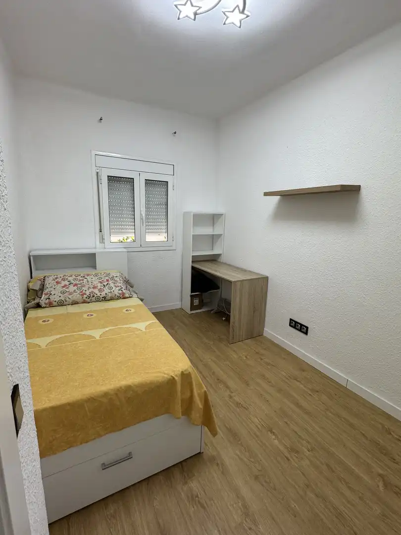 Flat for sale in Carrer de Llinars, 38, La Gavarra Bedroom of Flat for sale in Cornellà de Llobregat with Balcony