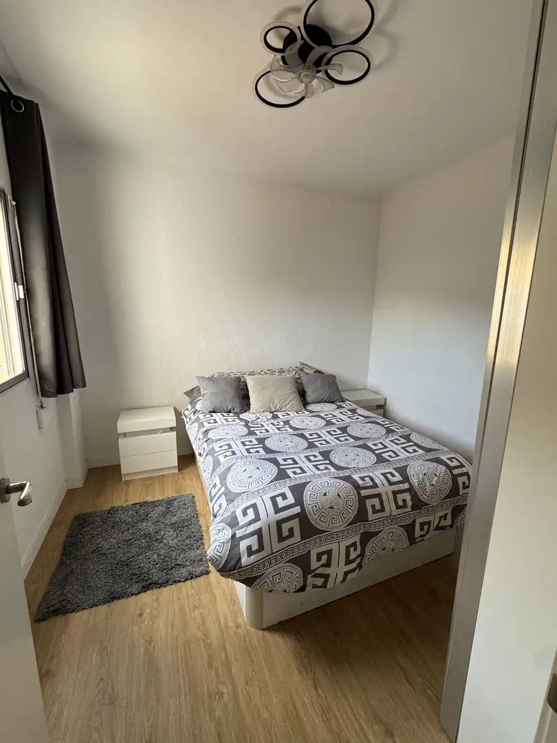 Flat for sale in Carrer de Llinars, 38, La Gavarra Bedroom of Flat for sale in Cornellà de Llobregat with Balcony