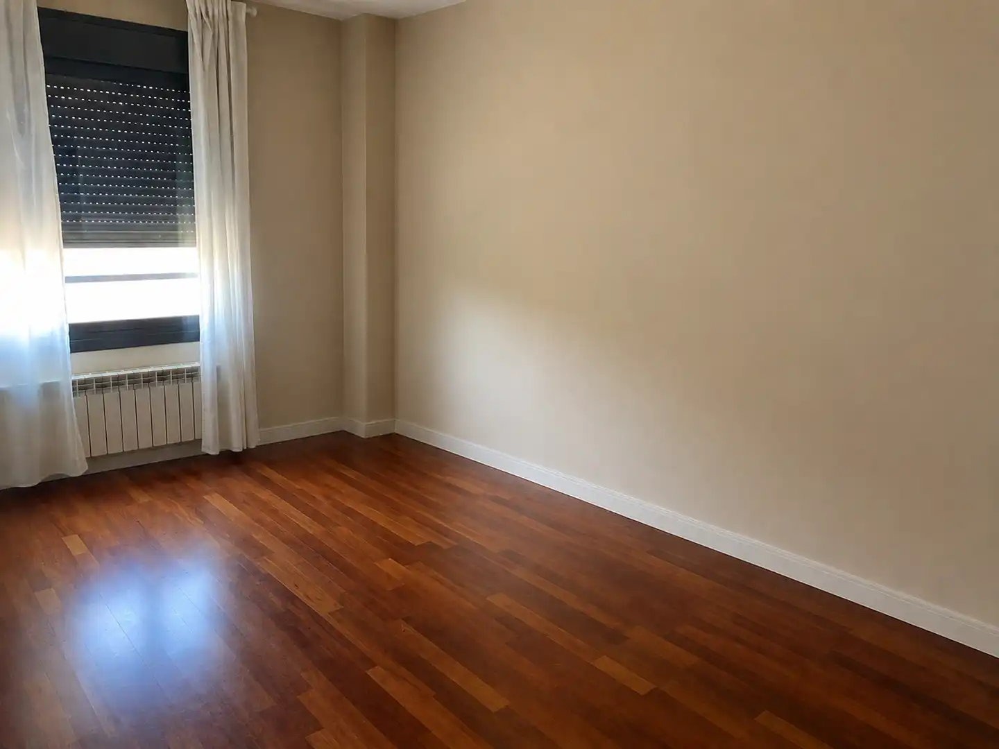 Piso en venta en Avenida de la Gavia, Ensanche de Vallecas - La Gavia Habitación de Piso en venta en Madrid con Aire acondicionado, Calefacción y Jardín privado