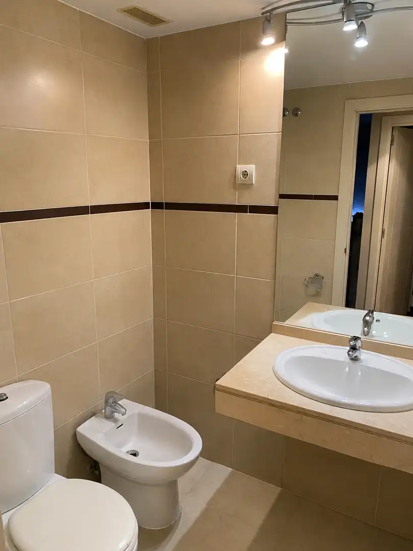 Piso en venta en Avenida de la Gavia, Ensanche de Vallecas - La Gavia Baño de Piso en venta en Madrid con Aire acondicionado, Calefacción y Jardín privado