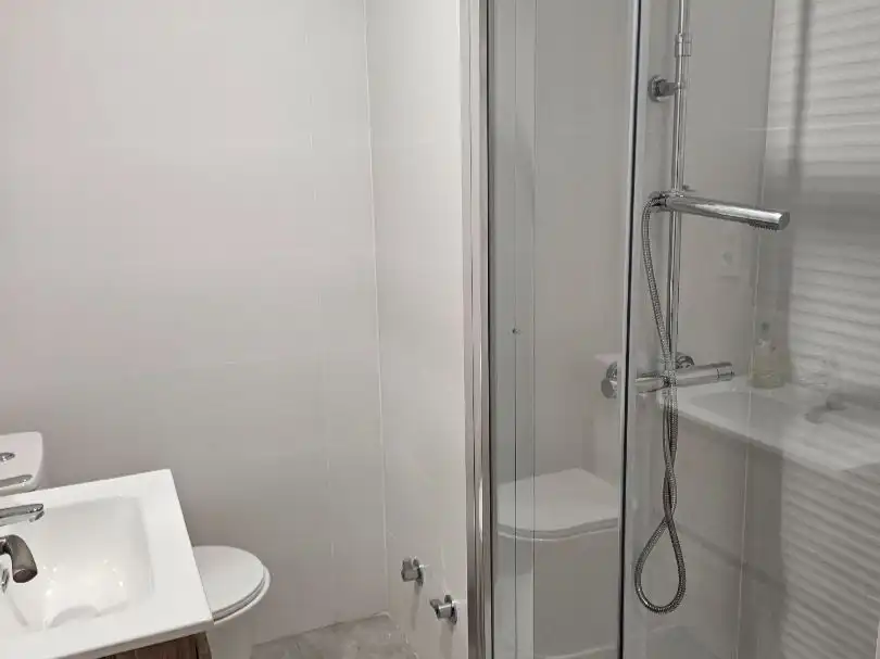 Piso en venta en Avenida de Castilla, 8b, Plan Sur - Amistad Baño de Piso en venta en Guadalajara Capital con Terraza y Balcón