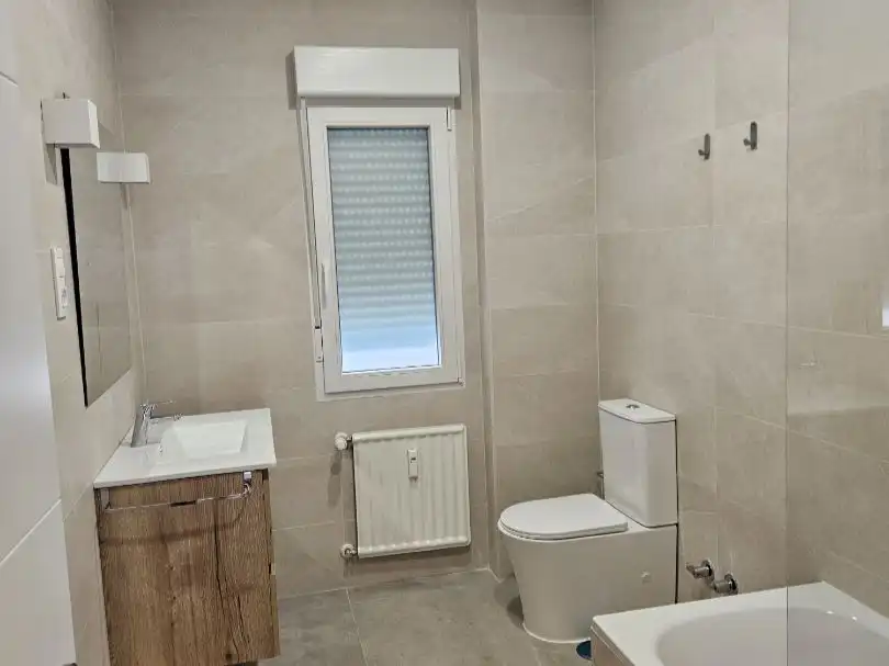 Piso en venta en Avenida de Castilla, 8b, Plan Sur - Amistad Baño de Piso en venta en Guadalajara Capital con Terraza y Balcón