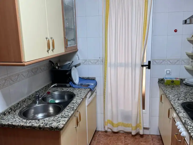 Küche von Wohnung zur Miete in Cáceres Capital mit Klimaanlage und Terrasse