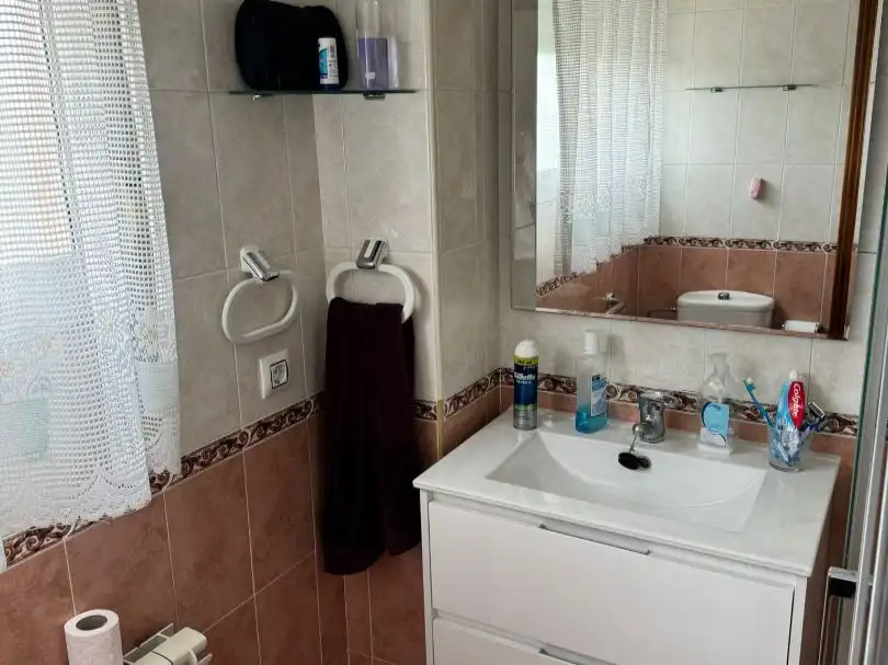 Badezimmer von Wohnung zur Miete in Cáceres Capital mit Klimaanlage und Terrasse