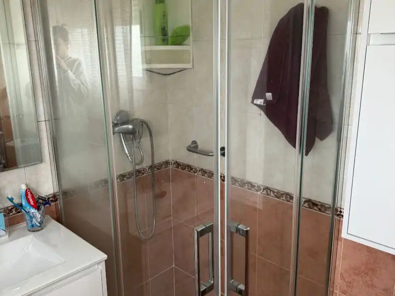 Badezimmer von Wohnung zur Miete in Cáceres Capital mit Klimaanlage und Terrasse