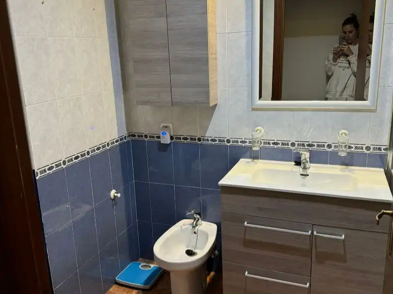 Badezimmer von Wohnung zur Miete in Cáceres Capital mit Klimaanlage und Terrasse