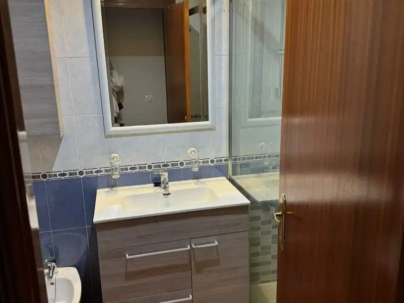 Badezimmer von Wohnung zur Miete in Cáceres Capital mit Klimaanlage und Terrasse