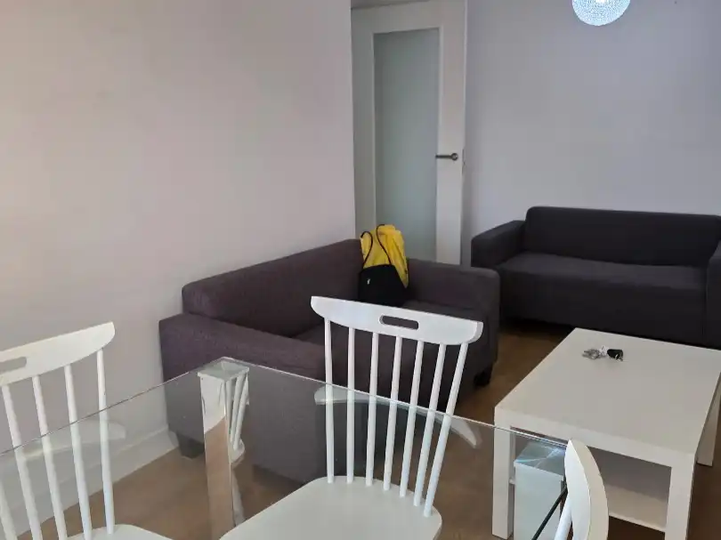 Piso de alquiler en Calle del Valle de Añisclo, 8, Valdezarza Sala de estar de Piso de alquiler en Madrid con Aire acondicionado, Calefacción y Jardín privado
