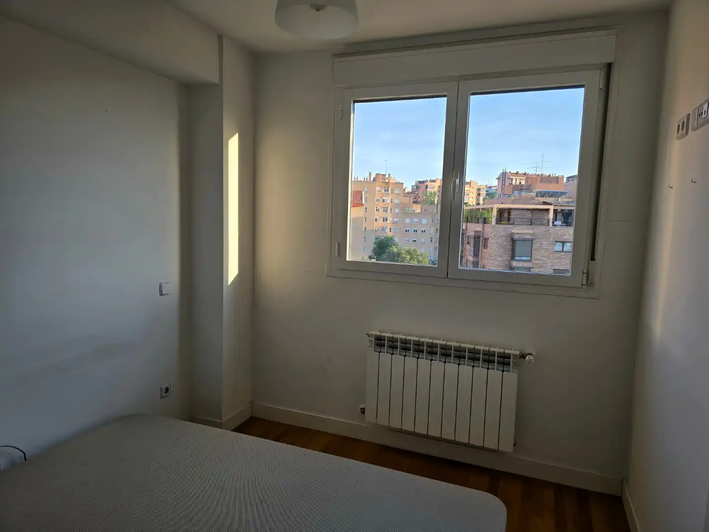 Piso de alquiler en Calle del Valle de Añisclo, 8, Valdezarza Habitación de Piso de alquiler en Madrid con Aire acondicionado, Calefacción y Jardín privado