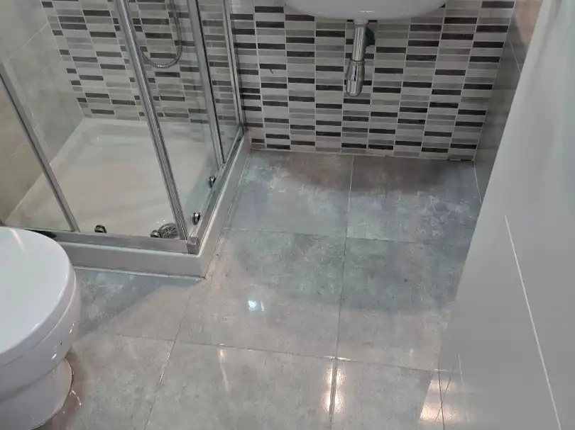 Piso de alquiler en Calle del Valle de Añisclo, 8, Valdezarza Baño de Piso de alquiler en Madrid con Aire acondicionado, Calefacción y Jardín privado