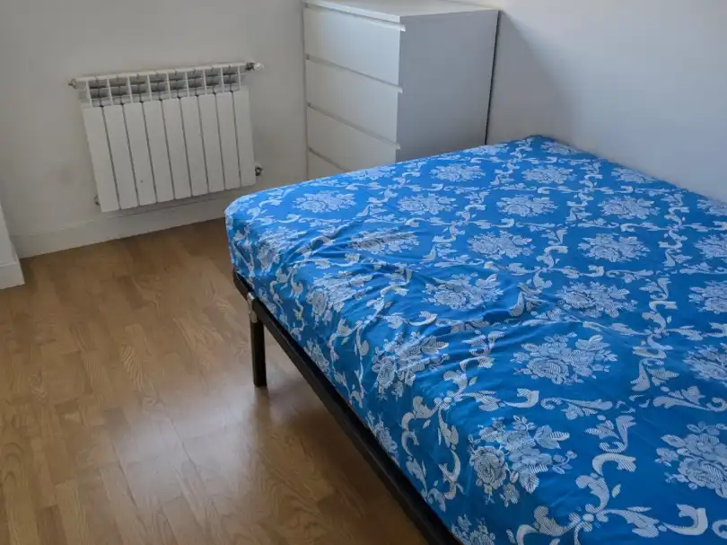 Piso de alquiler en Calle del Valle de Añisclo, 8, Valdezarza Habitación de Piso de alquiler en Madrid con Aire acondicionado, Calefacción y Jardín privado