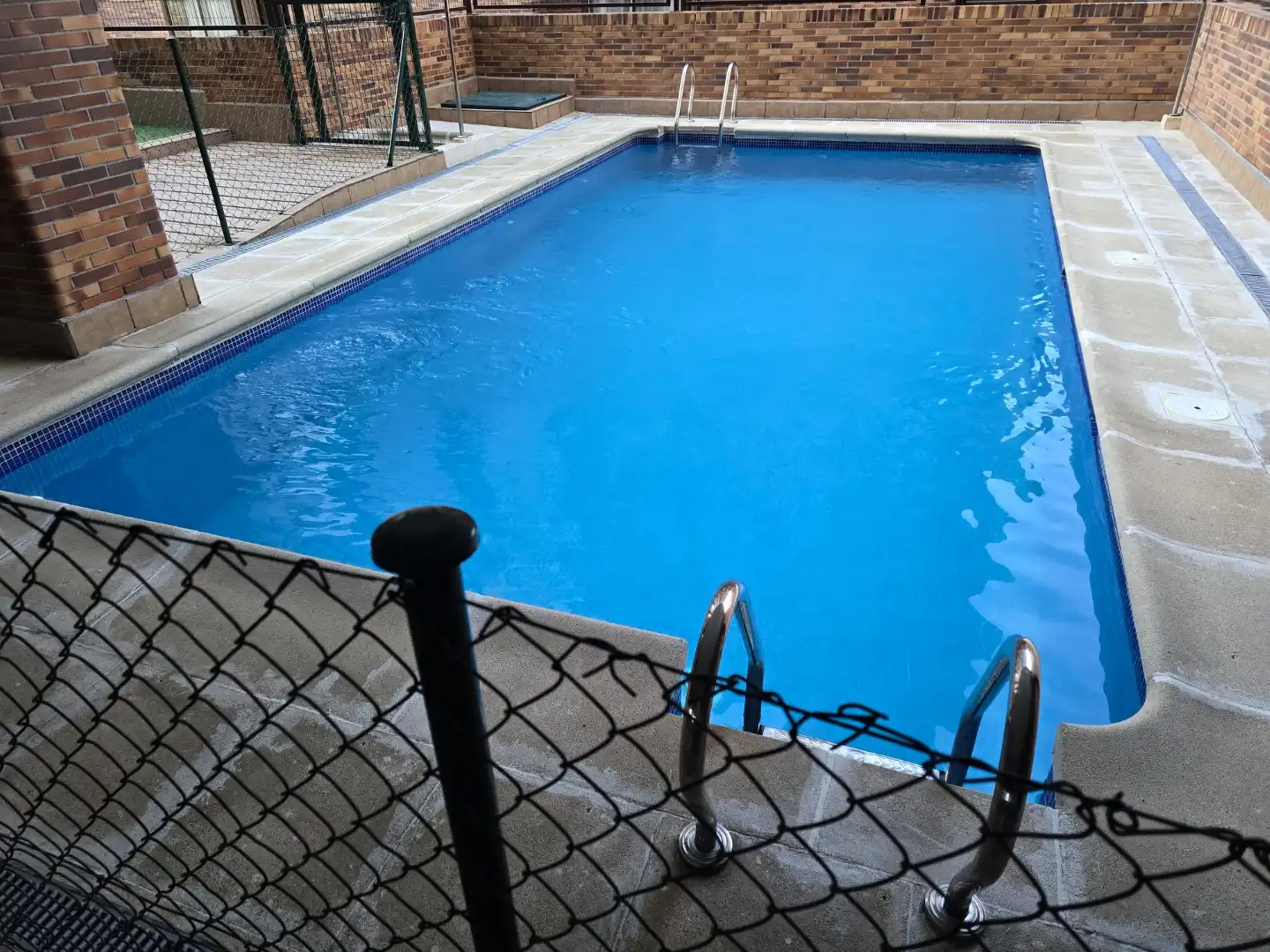 Piso de alquiler en Calle del Valle de Añisclo, 8, Valdezarza Piscina de Piso de alquiler en Madrid con Aire acondicionado, Calefacción y Jardín privado