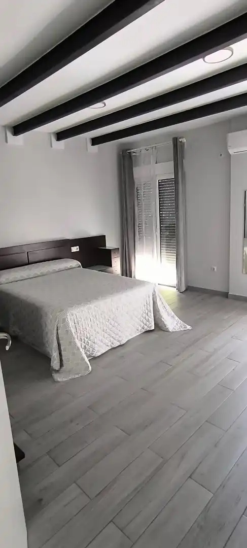 Habitación de Casa adosada de alquiler en Coria del Río con Aire acondicionado, Terraza y Trastero
