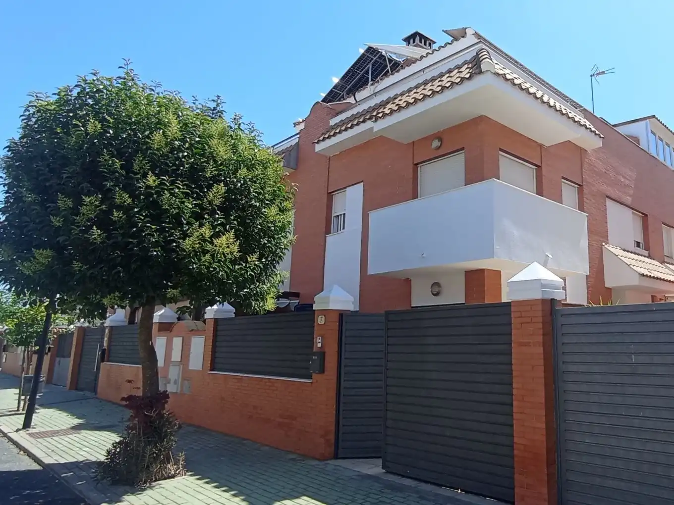 Casa o chalet en venta en Calle Ćumbres de Los Milanos, 7, Corrales Vista exterior de Casa o chalet en venta en Aljaraque con Aire acondicionado, Terraza y Balcón