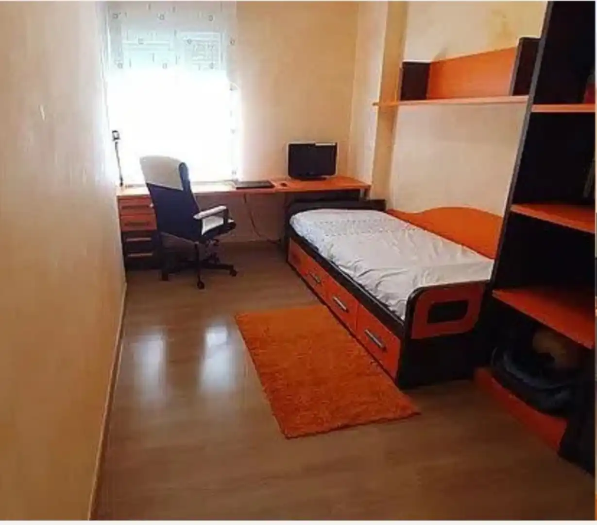 Piso en venta en Calle Juan Antonio Simón, 18, Soria Capital Habitación de Piso en venta en Soria Capital con Terraza y Balcón