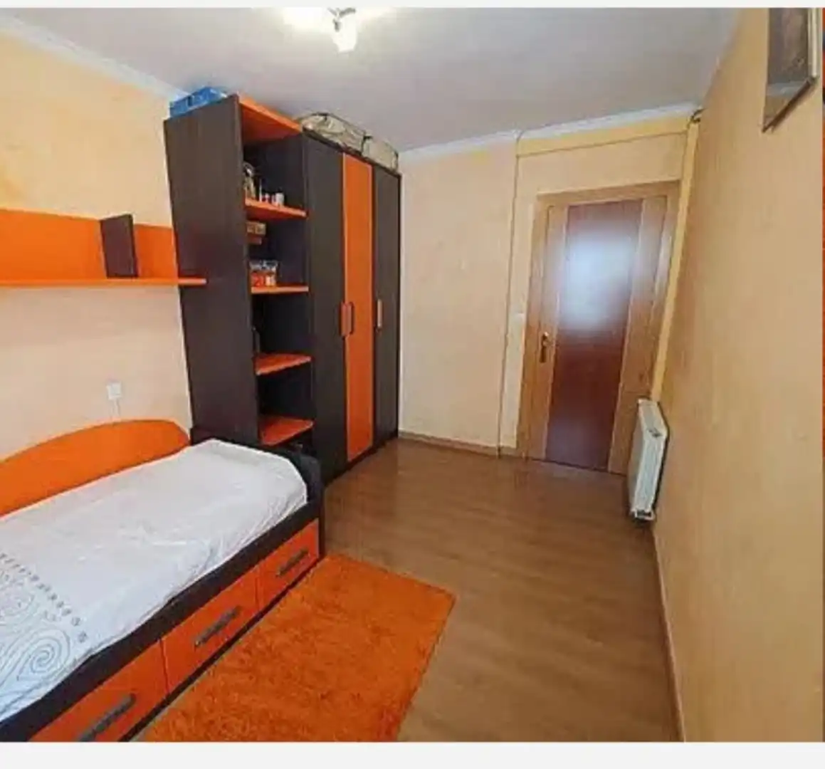 Piso en venta en Calle Juan Antonio Simón, 18, Soria Capital Habitación de Piso en venta en Soria Capital con Terraza y Balcón