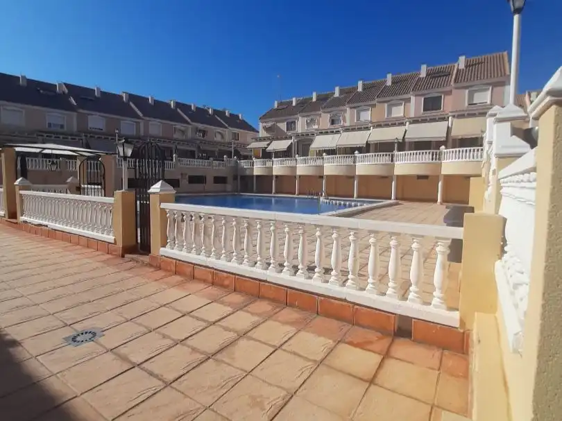 Casa adosada de lloguer a Avinguda de Portugal, 79, Calas Santiago Bernabéu Piscina de Casa adosada de lloguer en Santa Pola amb Terrassa, Piscina i Moblat