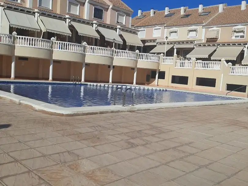 Casa adosada de lloguer a Avinguda de Portugal, 79, Calas Santiago Bernabéu Piscina de Casa adosada de lloguer en Santa Pola amb Terrassa, Piscina i Moblat