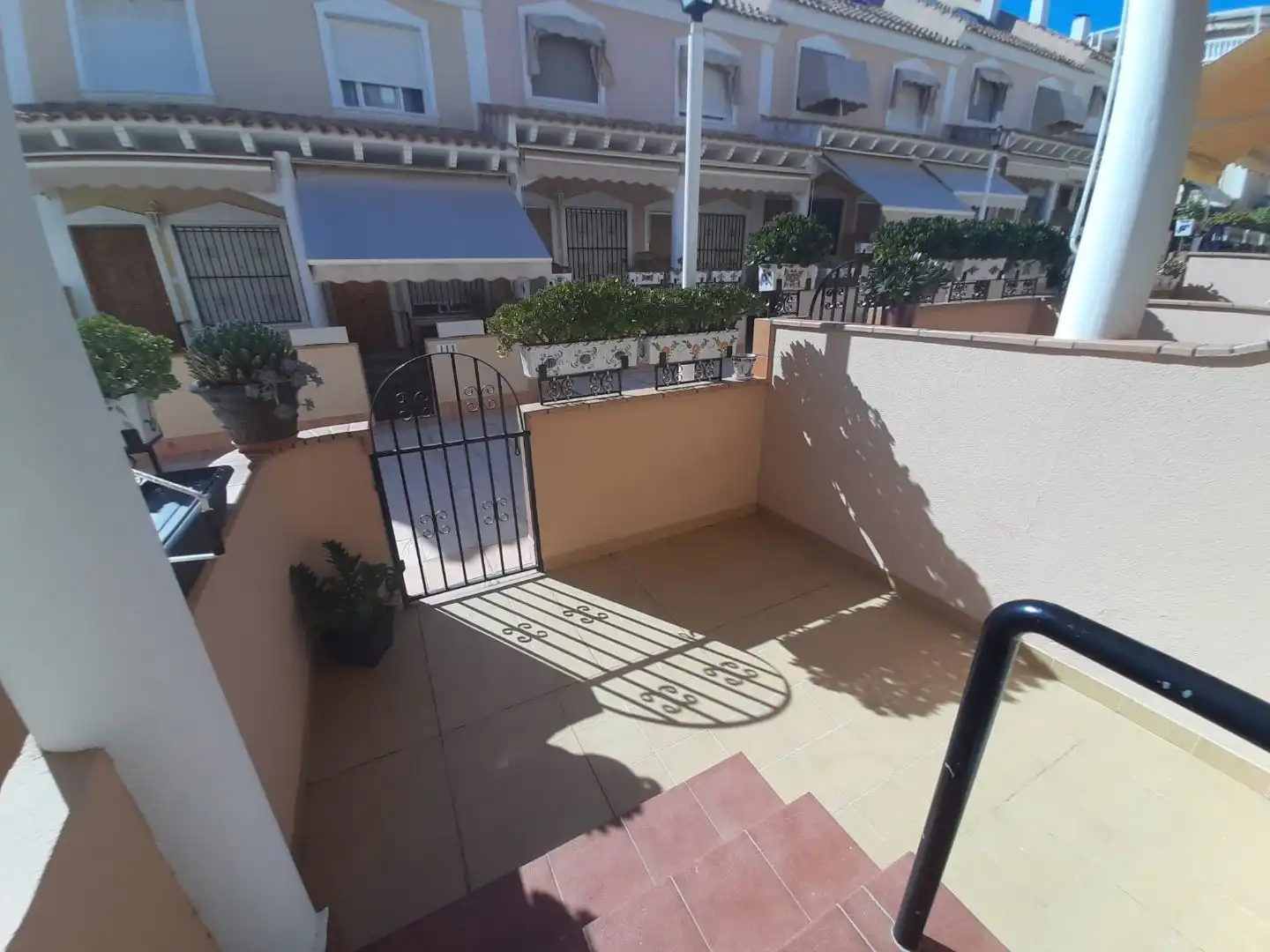Casa adosada de lloguer a Avinguda de Portugal, 79, Calas Santiago Bernabéu Terrassa de Casa adosada de lloguer en Santa Pola amb Terrassa, Piscina i Moblat
