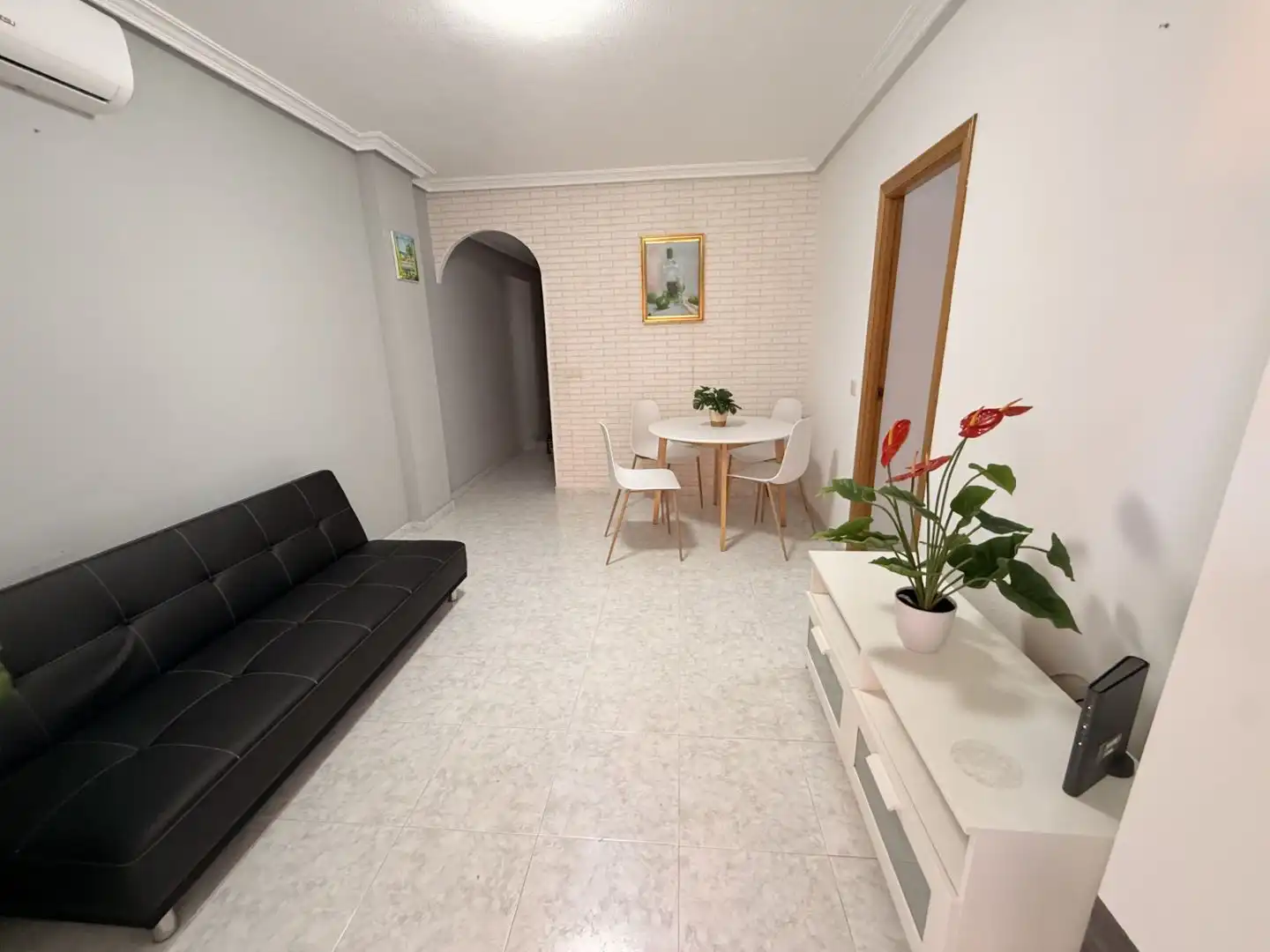 Piso en venta en Calle Bella Antonia, 4, Antonio Machado Sala de estar de Piso en venta en Torrevieja con Aire acondicionado, Calefacción y Terraza