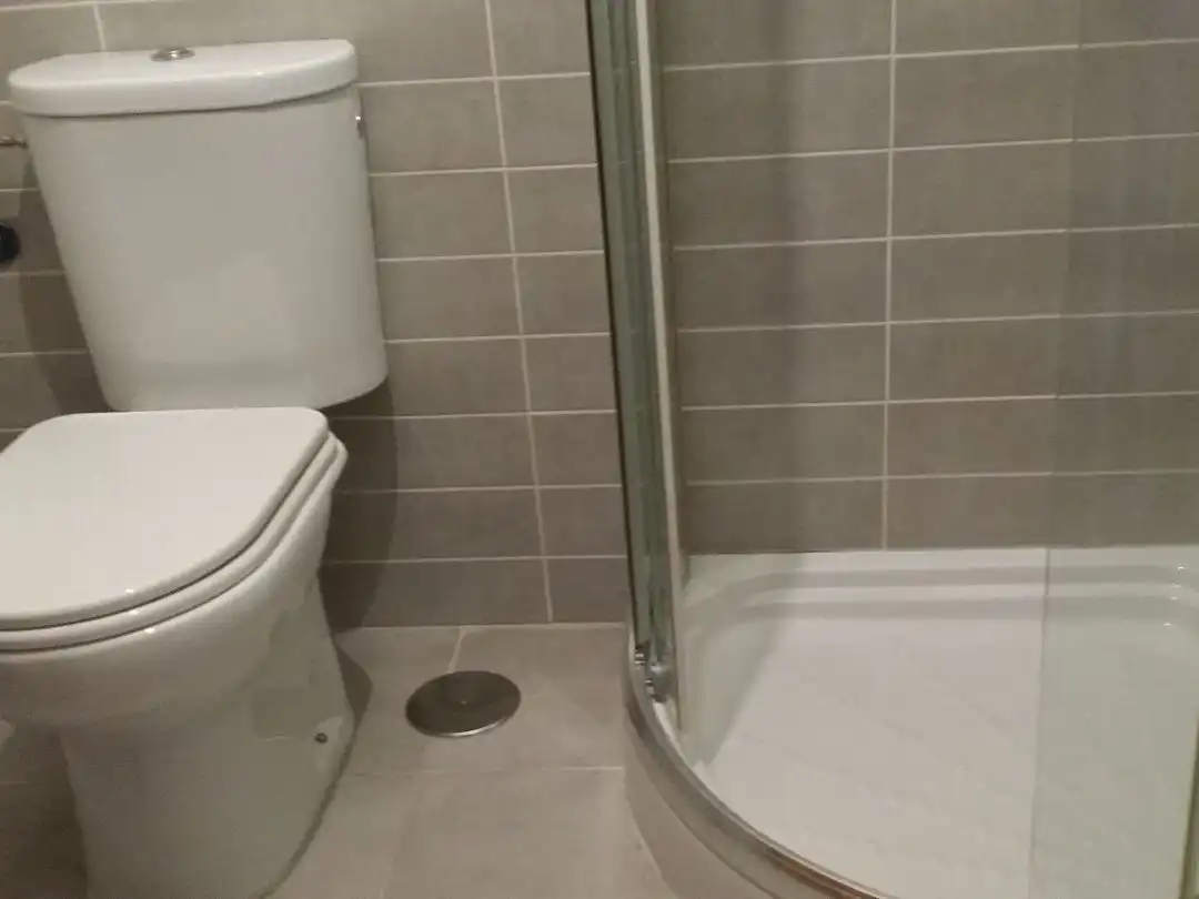 Bathroom of Flat for rent in Marín  with Heating, Parquet flooring and Storage room