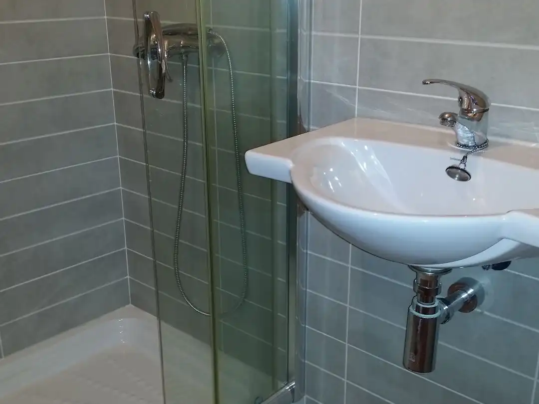 Bathroom of Flat for rent in Marín  with Heating, Parquet flooring and Storage room