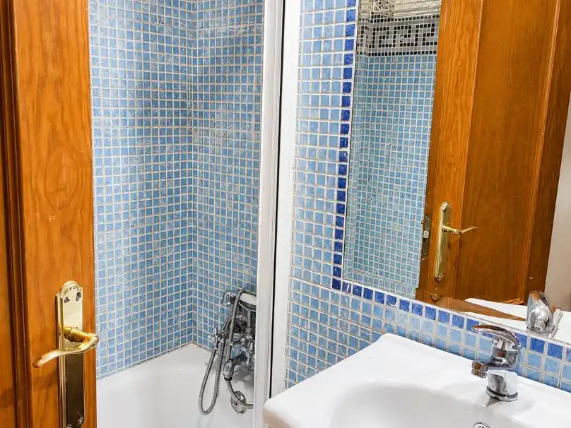 Piso de alquiler en Calle Orden de Malta, 14, San Gil Baño de Piso de alquiler en Sevilla con Aire acondicionado, Calefacción y Parquet