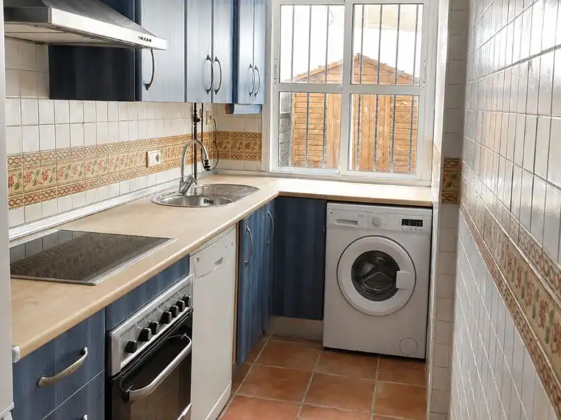 Piso de alquiler en Calle Orden de Malta, 14, San Gil Cocina de Piso de alquiler en Sevilla con Aire acondicionado, Calefacción y Parquet
