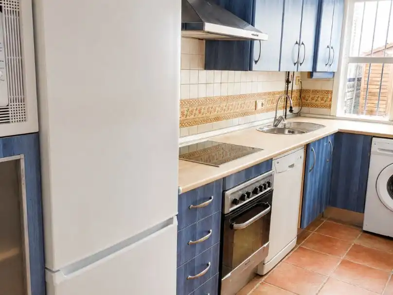 Piso de alquiler en Calle Orden de Malta, 14, San Gil Cocina de Piso de alquiler en Sevilla con Aire acondicionado, Calefacción y Parquet