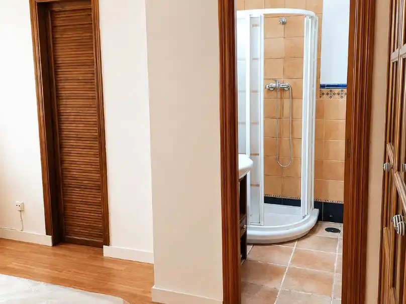 Piso de alquiler en Calle Orden de Malta, 14, San Gil Baño de Piso de alquiler en Sevilla con Aire acondicionado, Calefacción y Parquet