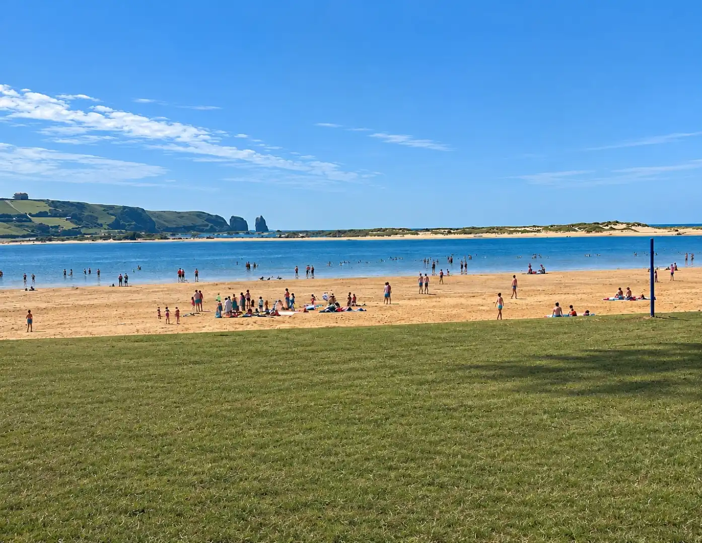 Pis en venda a Urbanización Puerto Pas, 31, Mogro Vista exterior de Pis en venda en Miengo amb Terrassa, Piscina i Balcó