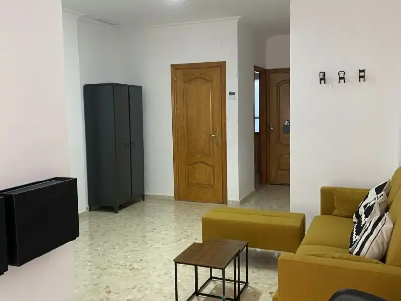 Pis de lloguer a Calle Pureza, 70, Triana Casco Antiguo Sala d'estar de Pis de lloguer en Sevilla amb Aire condicionat, Calefacció i Moblat