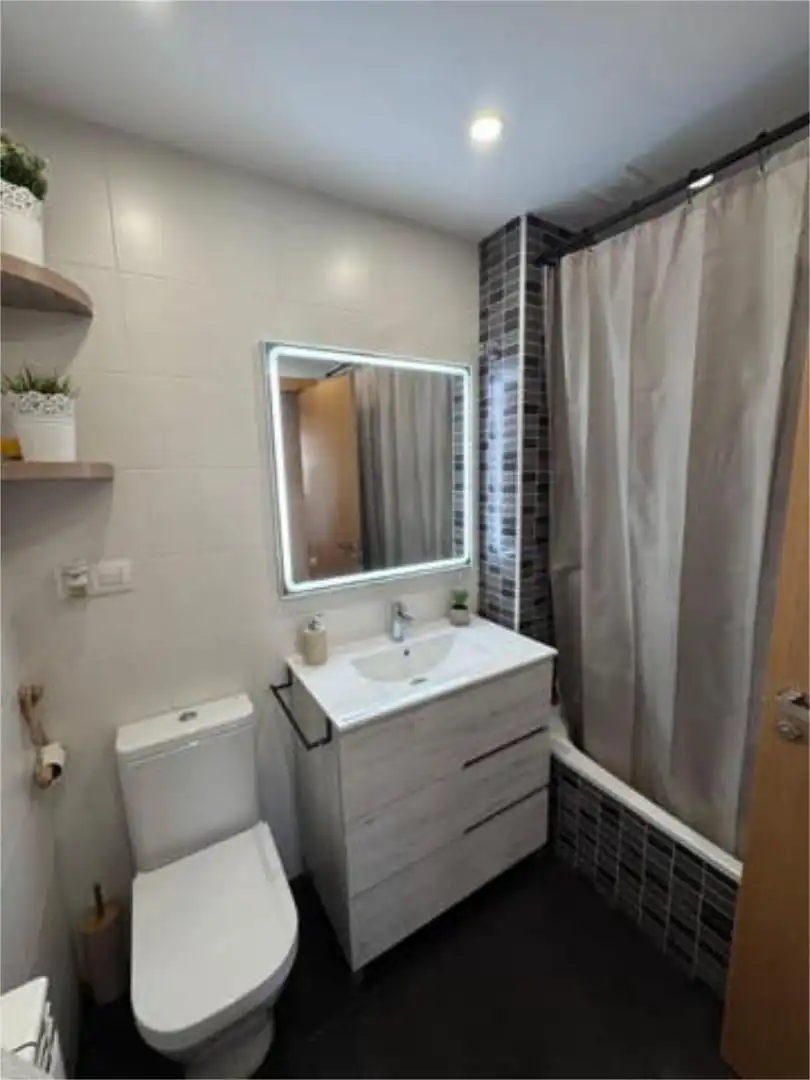 Ático en venta en Casalarreina Baño de Ático en venta en Casalarreina con Terraza y Piscina
