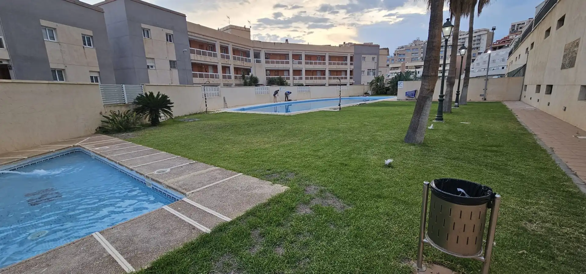 Flat for rent in Calle Miguel Rueda, 64, Aguadulce Norte Swimming pool of Flat for rent in Roquetas de Mar with Air Conditioner, Heating and Private garden