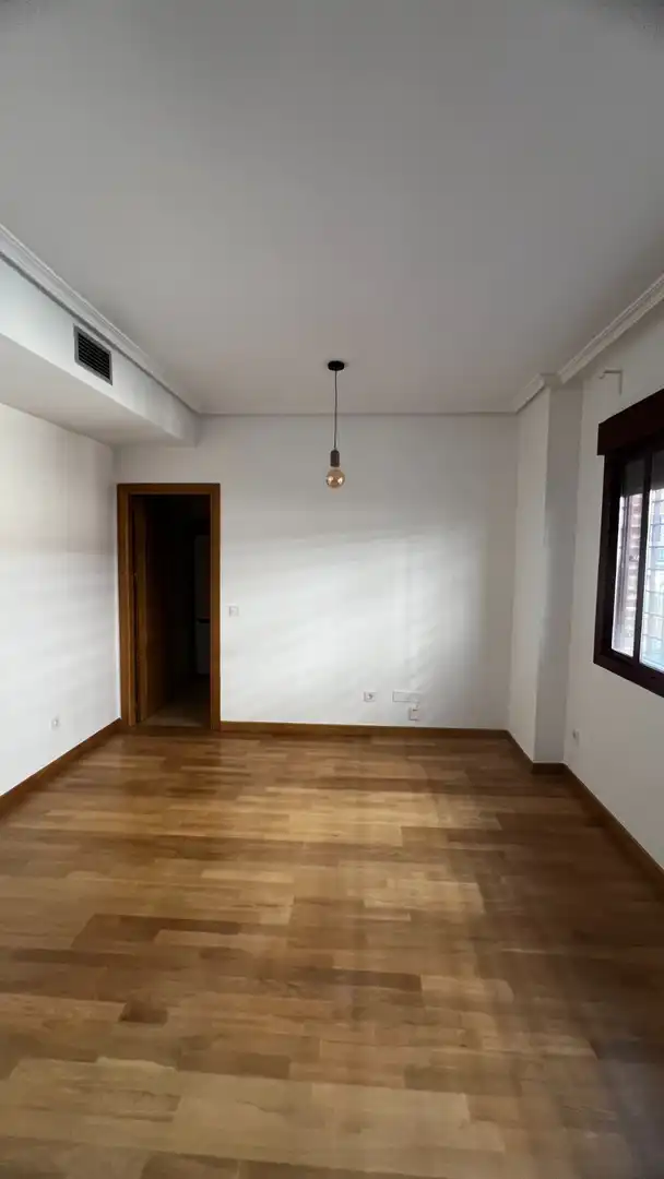 Pis de lloguer a Calle de Pinos Baja, 90, Valdeacederas Dormitori de Pis de lloguer en Madrid amb Aire condicionat, Calefacció i Parquet