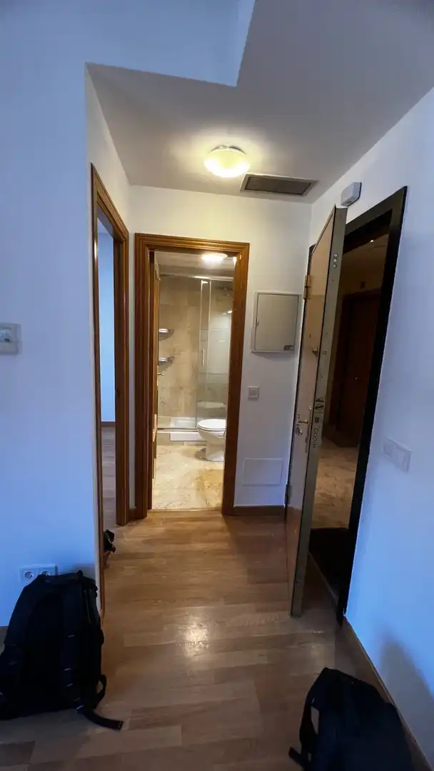 Pis de lloguer a Calle de Pinos Baja, 90, Valdeacederas Bany de Pis de lloguer en Madrid amb Aire condicionat, Calefacció i Parquet