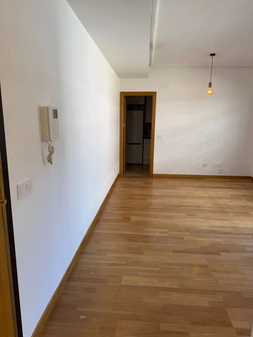 Pis de lloguer a Calle de Pinos Baja, 90, Valdeacederas Dormitori de Pis de lloguer en Madrid amb Aire condicionat, Calefacció i Parquet