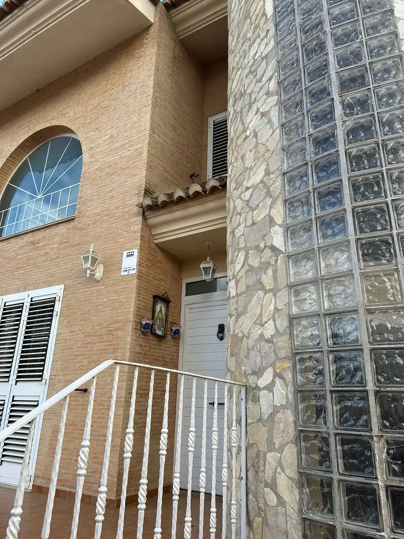 Houses for sale in Carrer de Simancas, 11, Torrent Exterior view of Houses for sale in Torrent with Air Conditioner, Terrace and Balcony