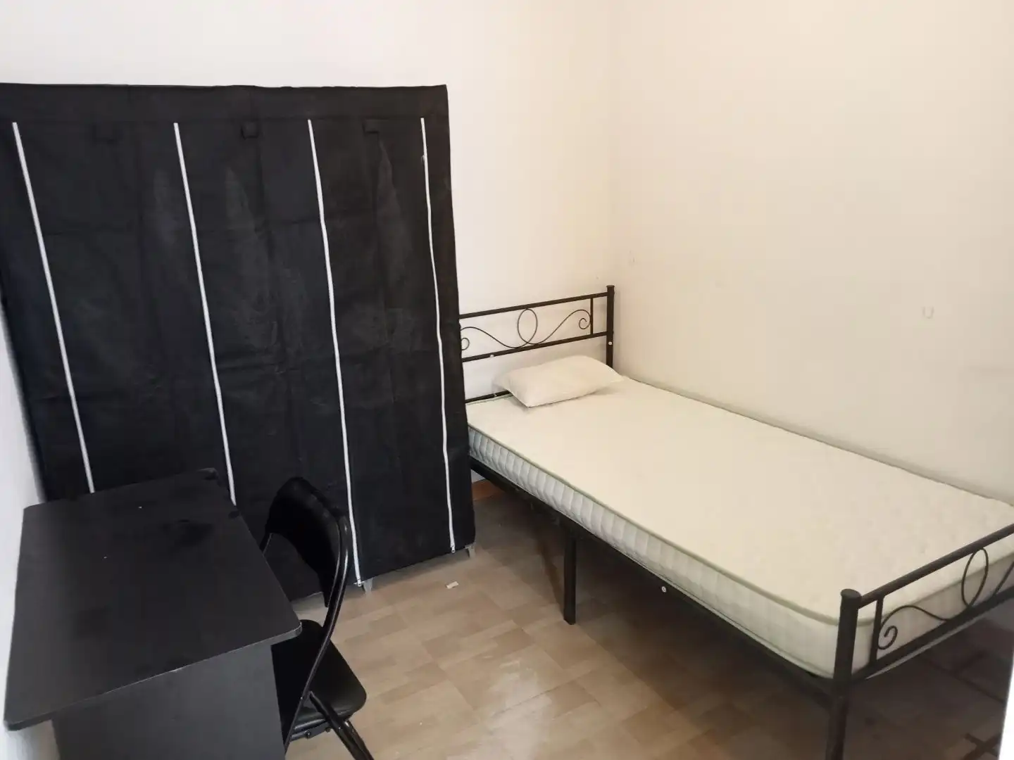 Zimmer in Carrer Gran de Gràcia, 182, Vila de Gràcia Schlafzimmer von Wohnung zur untervermieten in Barcelona mit Parkett, Terrasse und Abstellraum