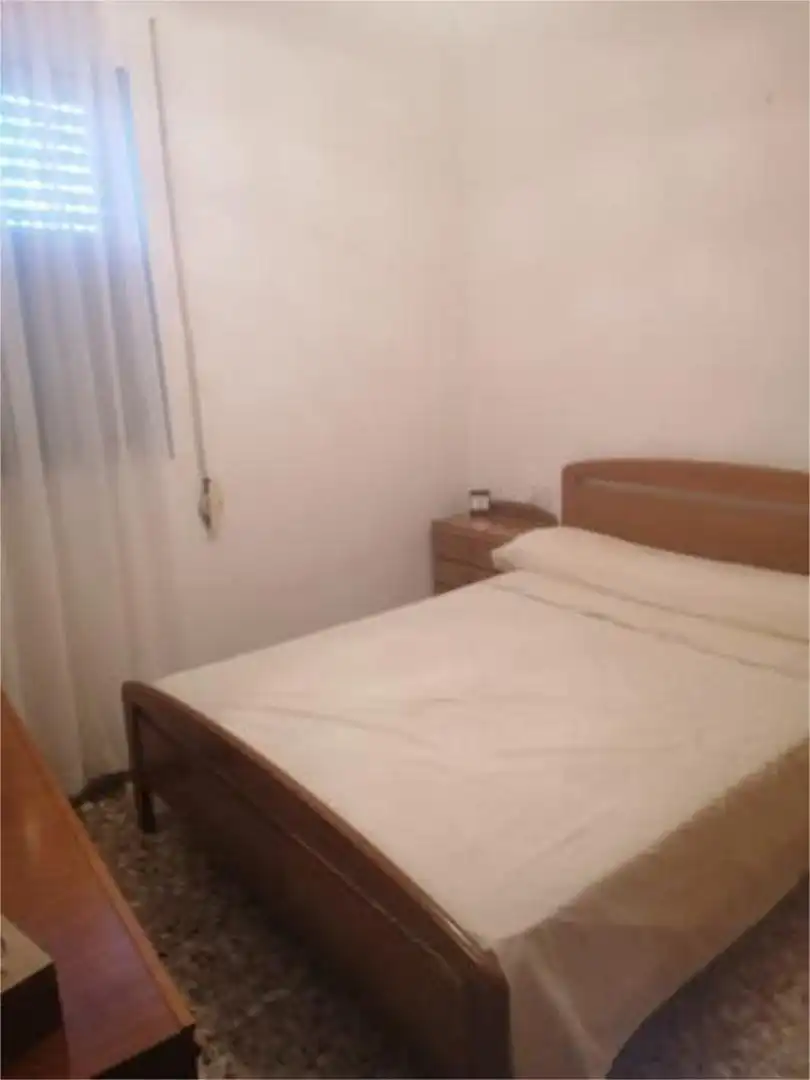 Piso de alquiler en Navajas Habitación de Piso de alquiler en Navajas con Terraza, Trastero y Amueblado