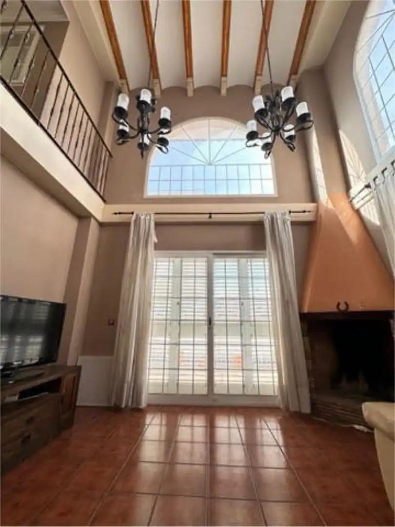 Casa adosada en venta en Zona Avenida al Vedat Casa adosada en venta en Torrent con Calefacción, Jardín privado y Terraza