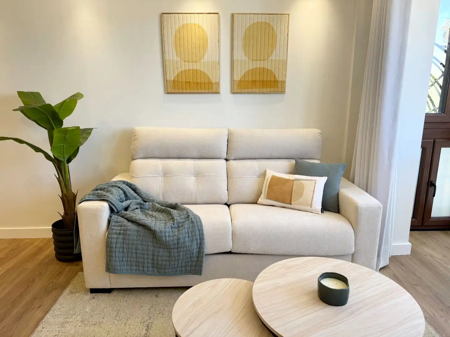 Flat for sale in Calle de Levante, Puerto de la Duquesa Living room of Flat for sale in Manilva with Air Conditioner, Heating and Parquet flooring
