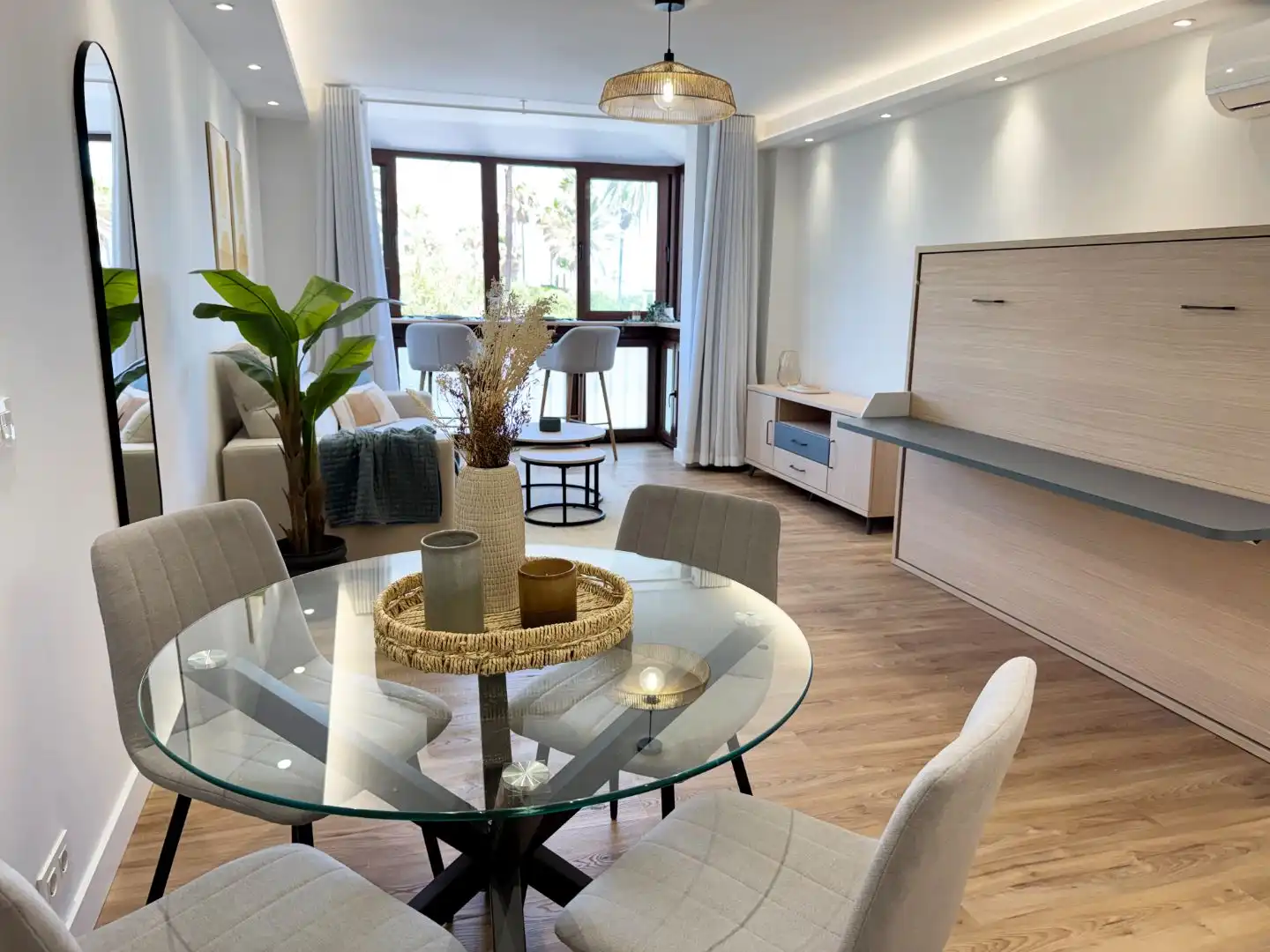 Flat for sale in Calle de Levante, Puerto de la Duquesa Dining room of Flat for sale in Manilva with Air Conditioner, Heating and Parquet flooring