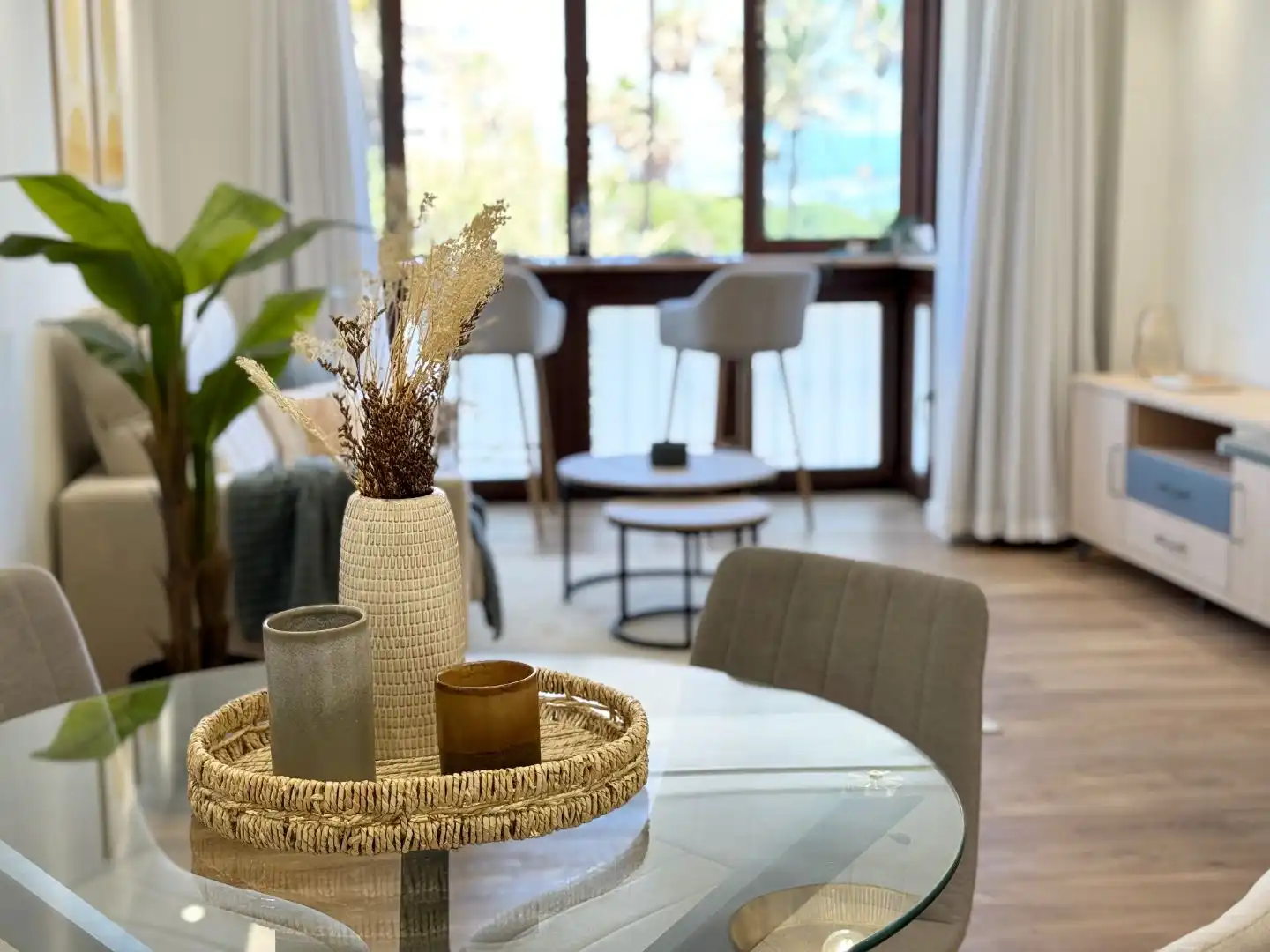 Flat for sale in Calle de Levante, Puerto de la Duquesa Dining room of Flat for sale in Manilva with Air Conditioner, Heating and Parquet flooring