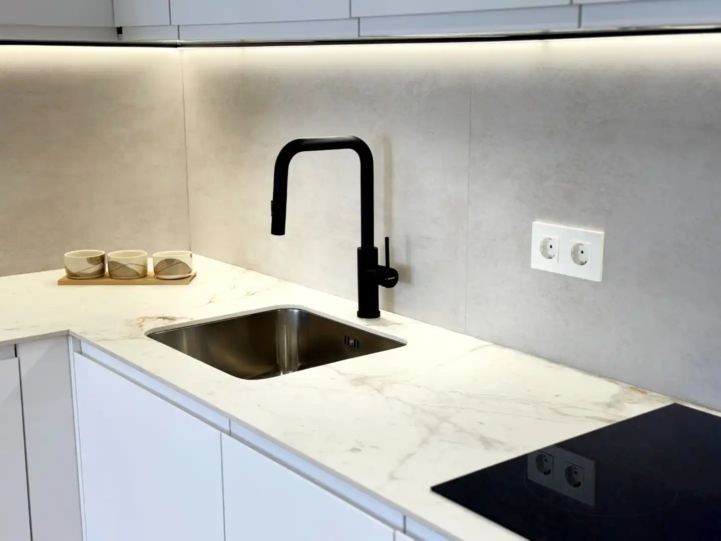 Flat for sale in Calle de Levante, Puerto de la Duquesa Kitchen of Flat for sale in Manilva with Air Conditioner, Heating and Parquet flooring