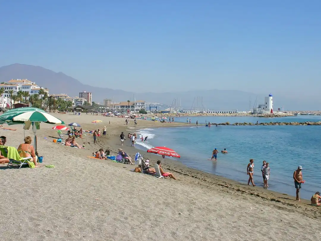 Flat for sale in Calle de Levante, 37b, Puerto de la Duquesa Exterior view of Flat for sale in Manilva with Air Conditioner and Terrace