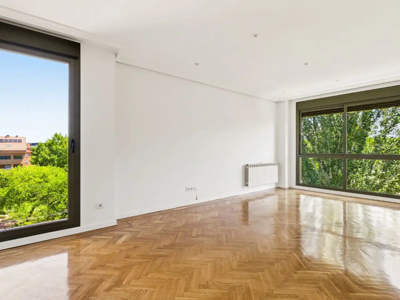 Ático en venta en Calle Camilo José Cela, 10, Parque Empresarial Sala de estar de Ático en venta en Las Rozas de Madrid con Aire acondicionado, Terraza y Piscina