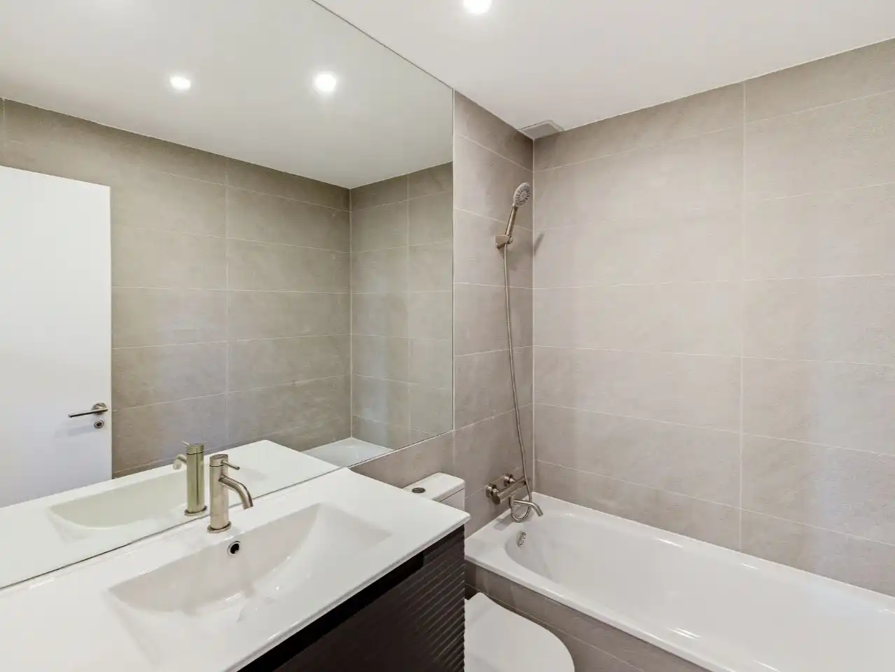 Ático en venta en Calle Camilo José Cela, 10, Parque Empresarial Baño de Ático en venta en Las Rozas de Madrid con Aire acondicionado, Terraza y Piscina