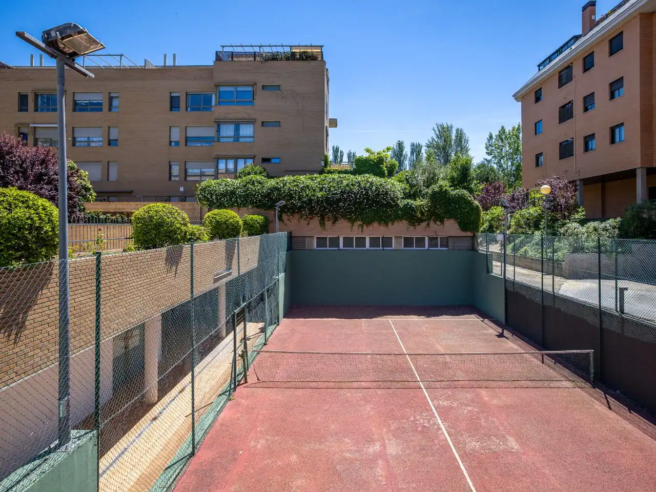 Ático en venta en Calle Camilo José Cela, 10, Parque Empresarial Vista exterior de Ático en venta en Las Rozas de Madrid con Aire acondicionado, Terraza y Piscina